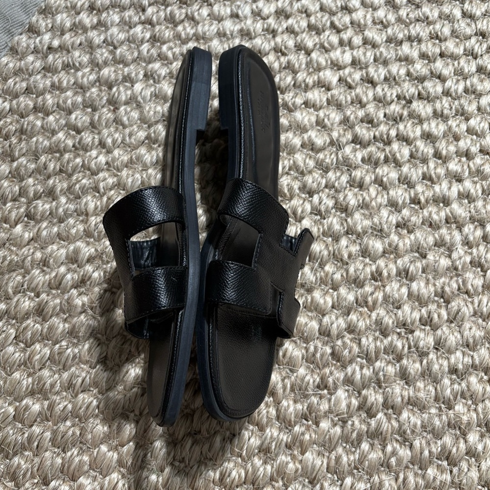 Hermès Black Oran Sandals size 39 US 9
Made in Italy slip on H design - Picture 7 of 8